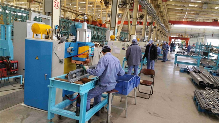 中頻固定凸焊機(jī)在大連機(jī)車使用現(xiàn)場(chǎng)